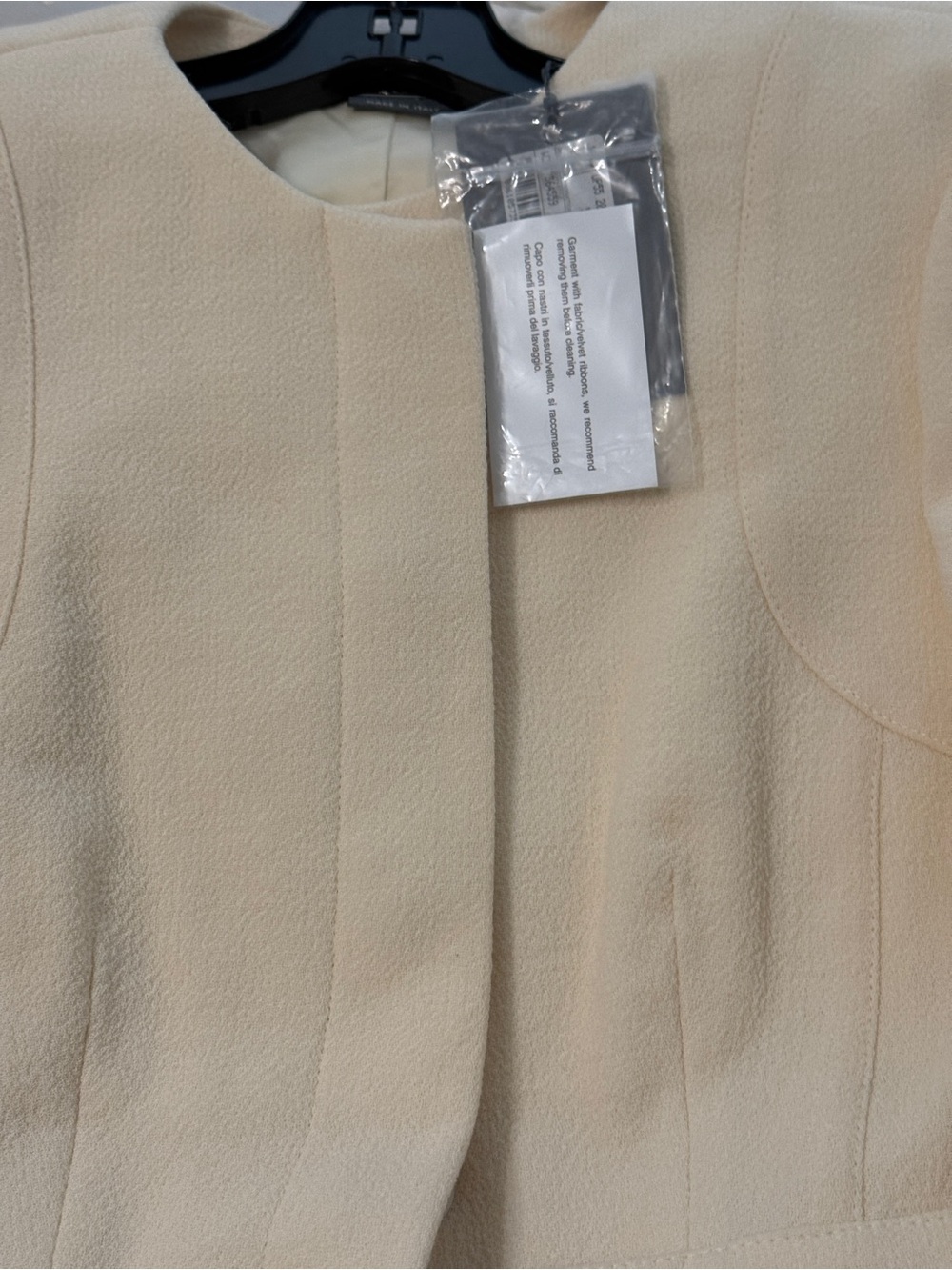 Women's Cream Tailored blazer - Elegant Minimalist Design : Alexander McQueen